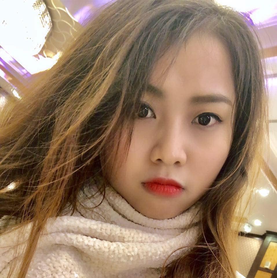 Ảnh Gái Hàn Quốc Dễ Thương Khám Phá Vẻ Đẹp Quyến Rũ Dưới Nắng Vàng Rực Rỡ